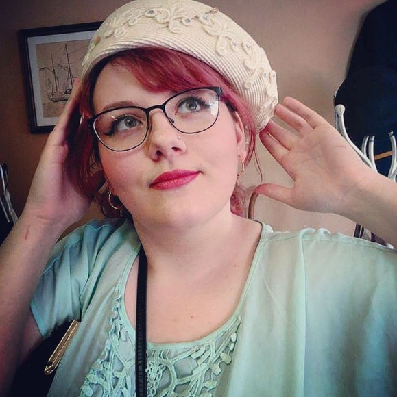 Meet your Posh Ambassador, Alexis - Picture 9 of 11